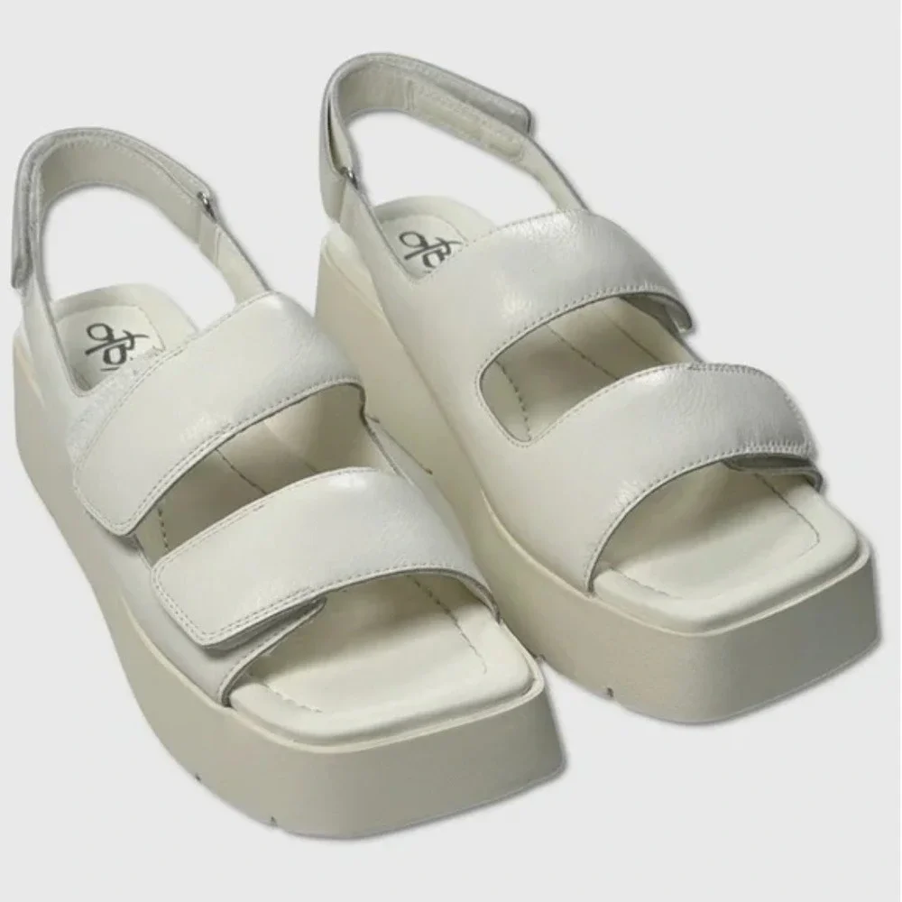 OTBT Assimilate Platform Sandals - NWT Womens Size‎ 7.5 Chamois - #49246-ZZ5